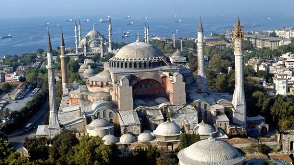 Pusat Wisata Istanbul Digoncang Ledakan